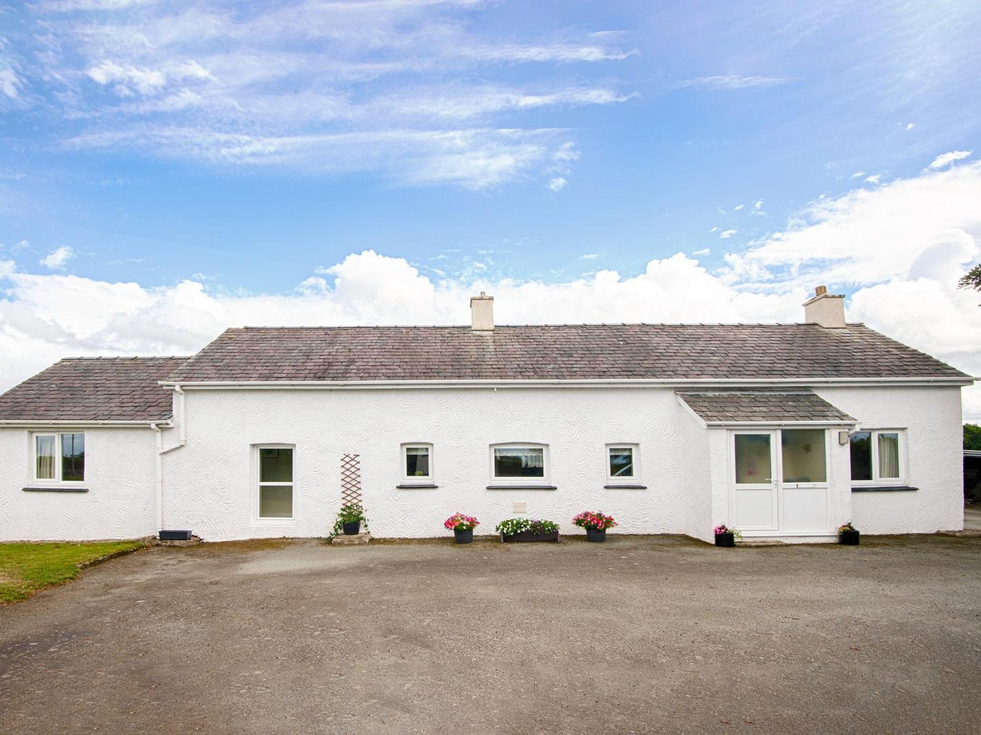 Y Ddol Villa Caeathro Exterior photo